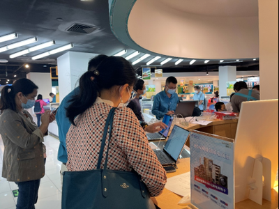 深圳消費(fèi)電子和家電補(bǔ)貼啟動(dòng)首日 市民熱情高漲，商家競相發(fā)力，電子產(chǎn)品銷售迎來熱潮